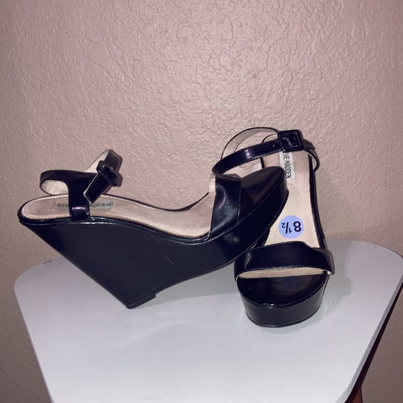 Steve Madden Shoes - Steve Madden Black Wedges ❤️👠💛